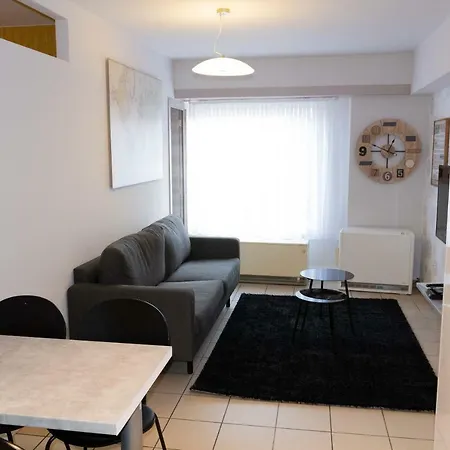 Renovated In Center شقة *