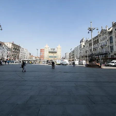 Apartment Renovated In Center *