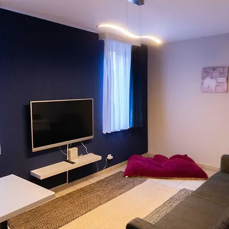 Renovated In Center Apartment
